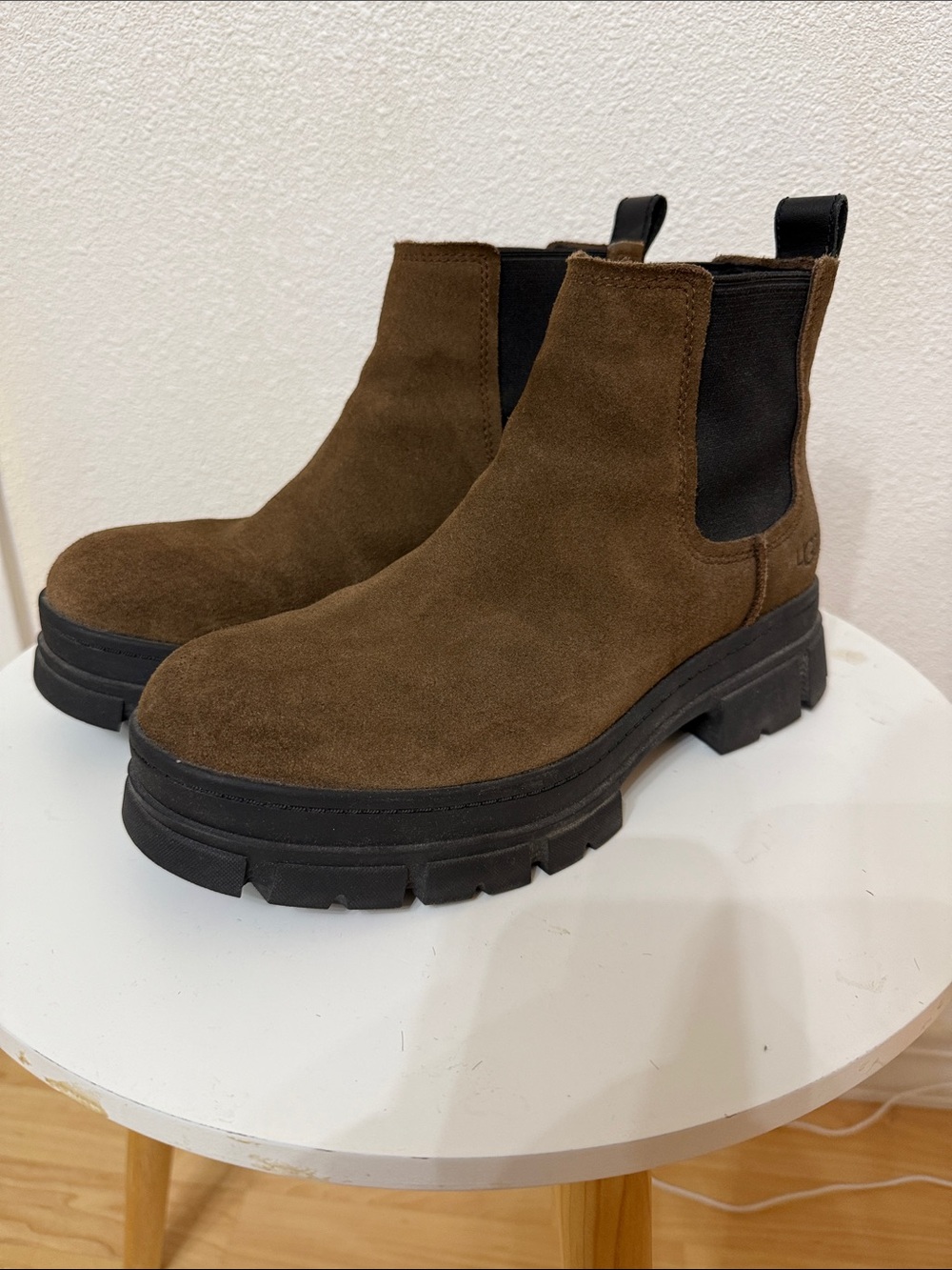 UGG ASHTON CHELSEA DARK EARTH SUEDE WATERPROOF WOMEN'S BOOTS SIZE US 10/UK 8